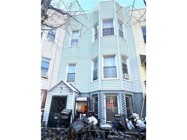 Studio,  0.00 BTH &nbsp;Multi-family style home in Sunset Park