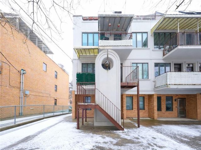  2 BR,  2.00 BTH &nbsp;Condominium style home in Gravesend