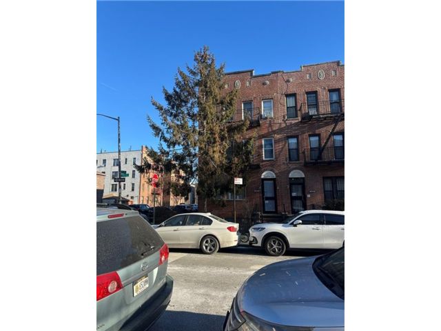 Studio,  0.00 BTH &nbsp;Multi-family style home in Bensonhurst