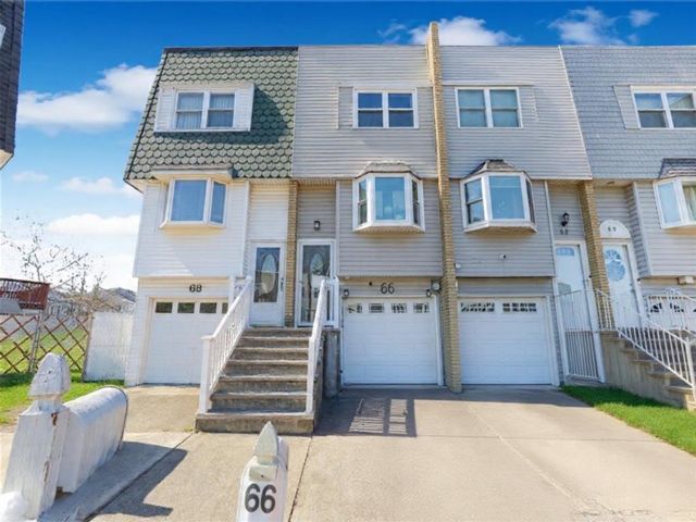  3 BR,  2.00 BTH &nbsp;Single family style home in Huguenot