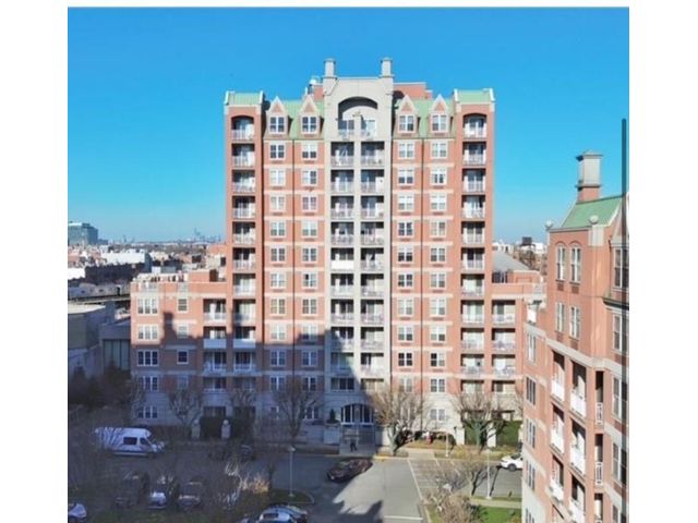  2 BR,  2.00 BTH &nbsp;Condominium style home in Brighton Beach