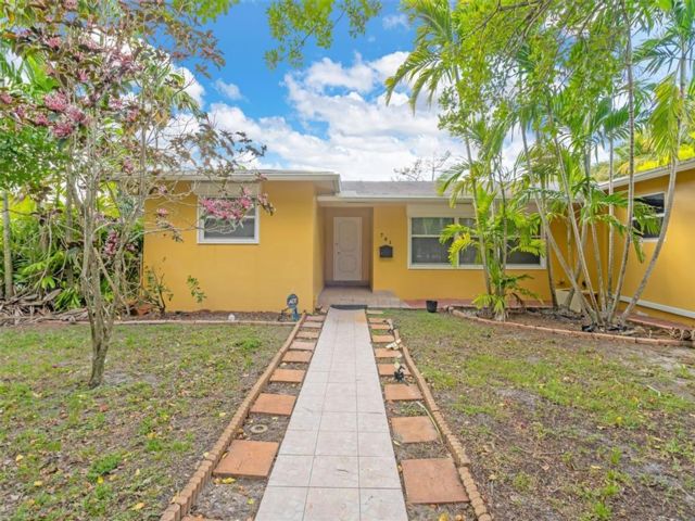  4 BR,  2.00 BTH &nbsp; style home in Plantation