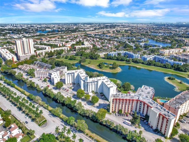  2 BR,  2.00 BTH &nbsp; style home in Miami