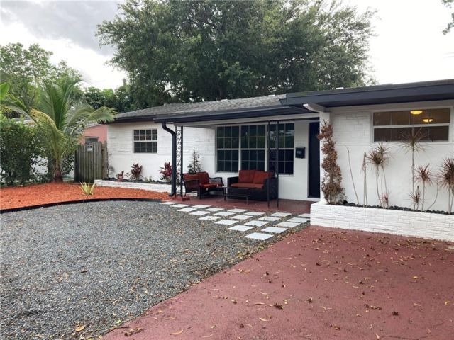  4 BR,  2.00 BTH &nbsp; style home in Hollywood