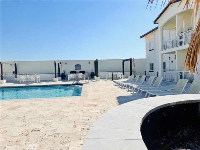  2 BR,  2.00 BTH &nbsp;Apartment style home in Medley