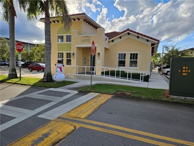  3 BR,  2.50 BTH &nbsp;Condo style home in Miami