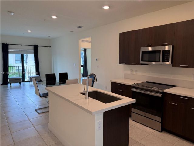  3 BR,  2.00 BTH &nbsp; style home in Medley