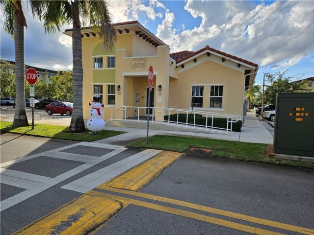  3 BR,  3.00 BTH &nbsp; style home in Miami