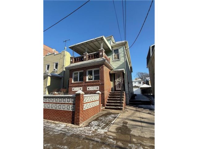  3 BR,  1.00 BTH &nbsp;Multi-family style home in Sheepshead Bay