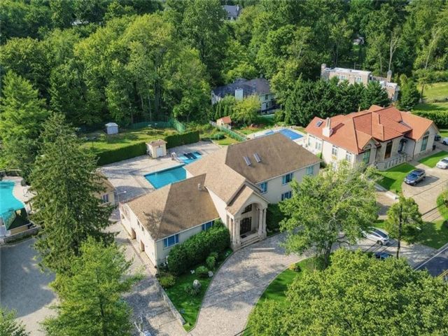  7 BR, 10.00 BTH &nbsp;Single family style home in Todt Hil