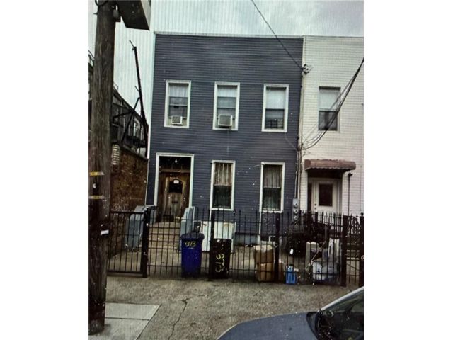 Studio,  2.00 BTH &nbsp;Multi-family style home in Bushwick
