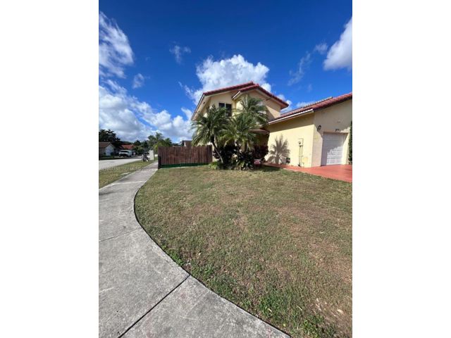  3 BR,  2.50 BTH &nbsp;2 story style home in Crossings