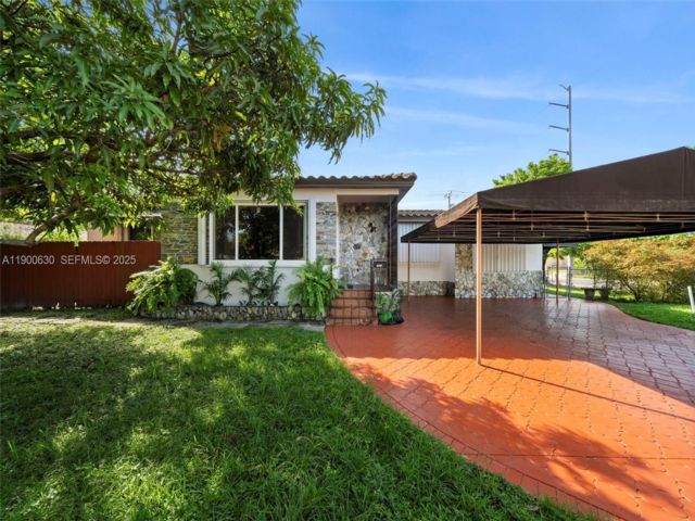  3 BR,  2.00 BTH &nbsp;European style home in West Miami