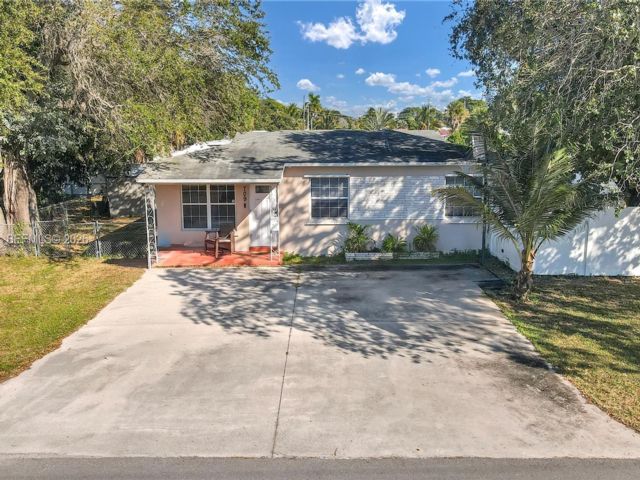  3 BR,  2.00 BTH &nbsp; style home in Hallandale Beach