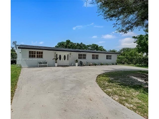  3 BR,  3.00 BTH &nbsp; style home in Miami