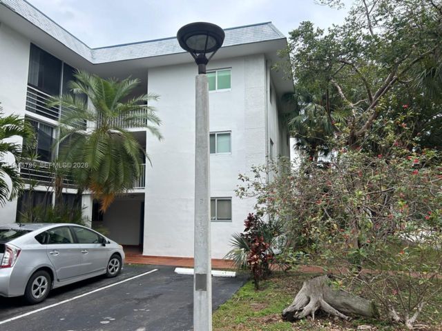  2 BR,  2.00 BTH &nbsp; style home in Key Biscayne