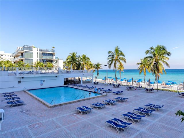  1 BR,  1.00 BTH &nbsp; style home in Hollywood