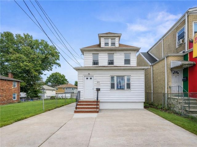  5 BR,  3.00 BTH &nbsp;Multi-family style home in Todt Hil