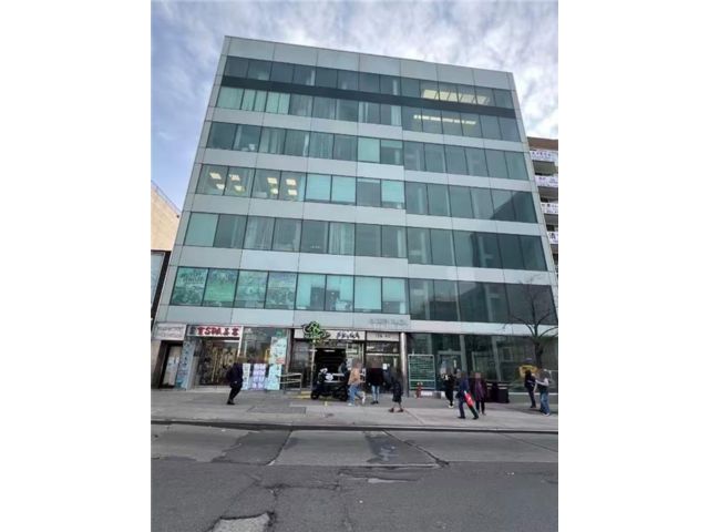 Studio,  0.00 BTH &nbsp;Commercial style home in Flushing