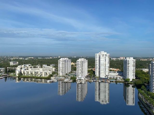  3 BR,  2.00 BTH &nbsp; style home in Aventura