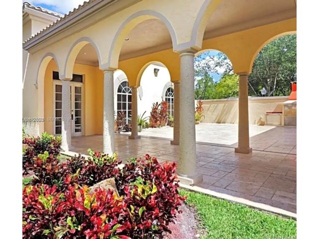  2 BR,  2.00 BTH &nbsp; style home in Medley