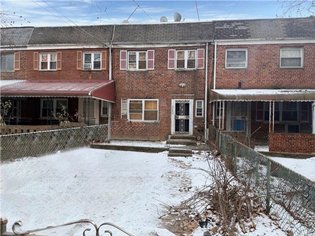  3 BR,  2.00 BTH &nbsp;Single family style home in East New York