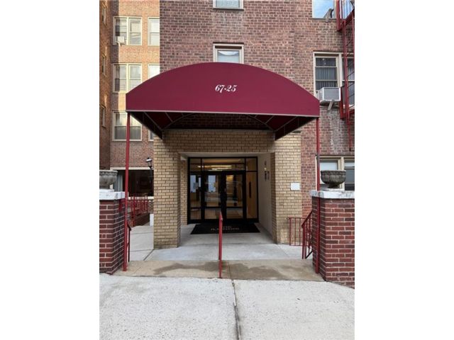 Studio,  1.00 BTH &nbsp;Co-op style home in Forest Hills