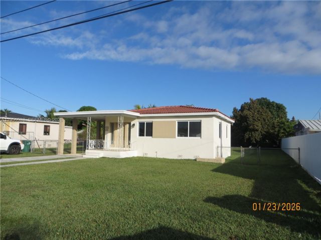  3 BR,  1.00 BTH &nbsp;Custom style home in Miami