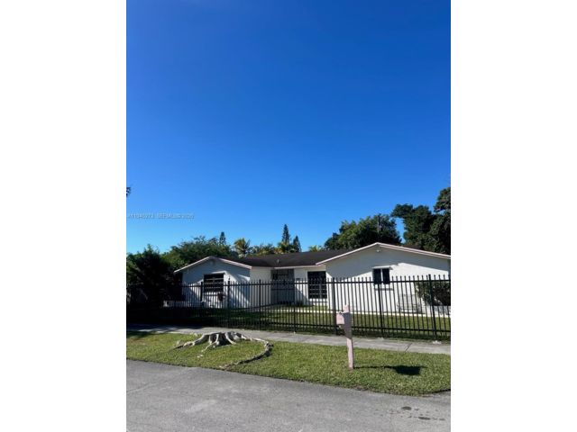  3 BR,  2.00 BTH &nbsp;Other style home in Cutler Bay