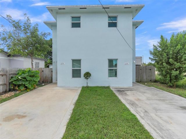  4 BR,  4.00 BTH &nbsp;Other style home in Miami