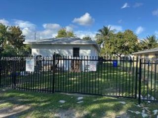  4 BR,  2.00 BTH &nbsp;Other style home in El Portal