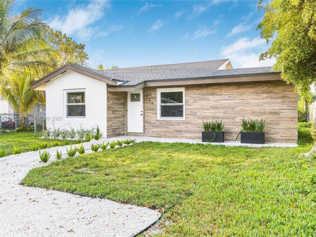  3 BR,  2.00 BTH &nbsp;Other style home in Miami