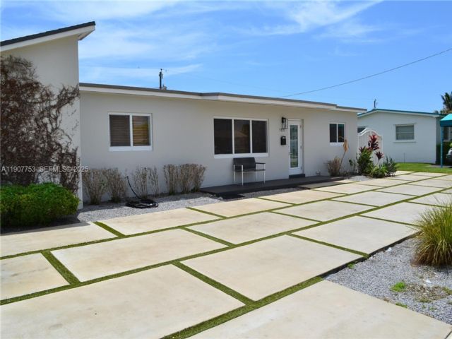  3 BR,  2.00 BTH &nbsp;Other style home in Miami