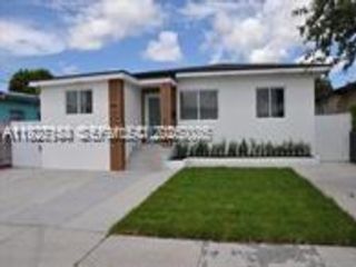  2 BR,  1.00 BTH &nbsp;Duplex style home in Miami