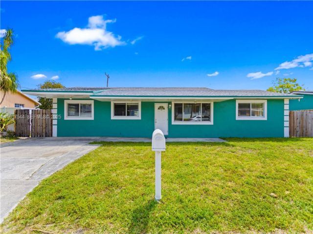 4 BR,  2.00 BTH &nbsp;Other style home in Hollywood