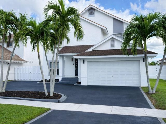 4 BR,  2.50 BTH &nbsp; style home in Pembroke Pines