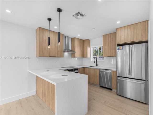  4 BR,  2.00 BTH &nbsp; style home in Hollywood