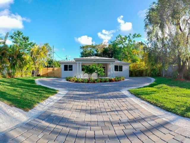 4 BR,  3.00 BTH &nbsp; style home in South Miami