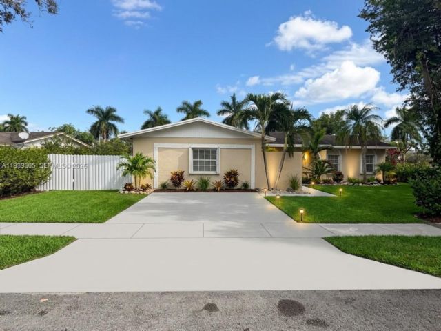  3 BR,  2.00 BTH &nbsp; style home in Miami