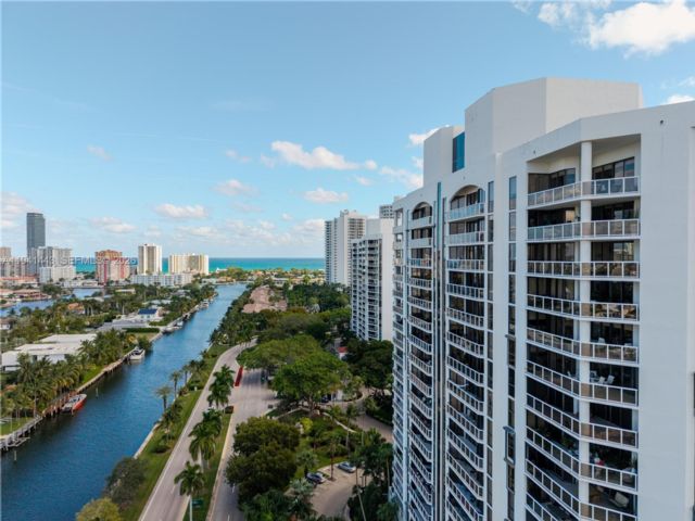  2 BR,  2.00 BTH &nbsp; style home in Aventura