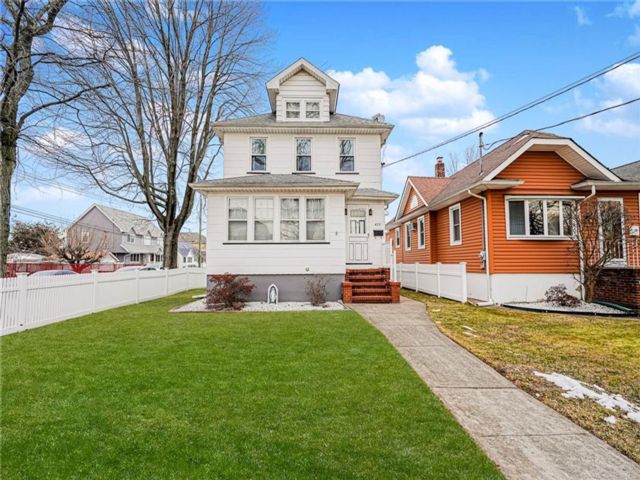  3 BR,  2.00 BTH &nbsp;Single family style home in Westerleigh