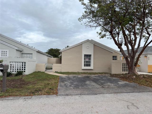  3 BR,  2.00 BTH &nbsp;Other style home in Miami