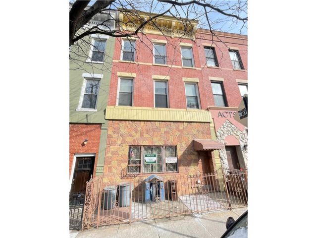  8 BR,  3.00 BTH &nbsp; style home in Sunset Park