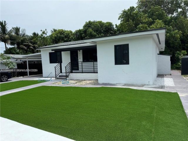  3 BR,  2.00 BTH &nbsp;Other style home in Miami