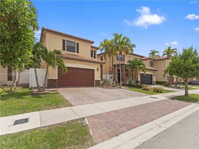  4 BR,  2.50 BTH &nbsp;2 story style home in Hialeah