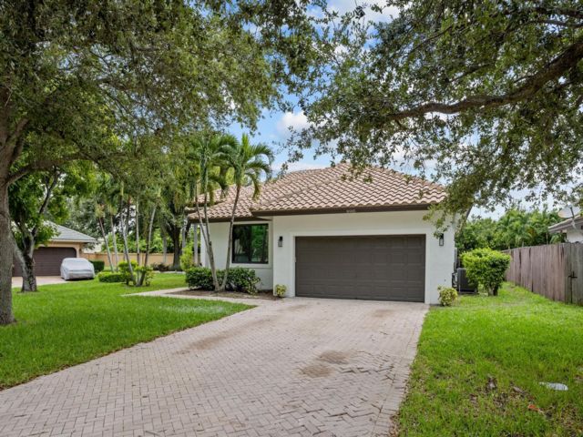 2 BR,  3.00 BTH &nbsp;European style home in Coral Springs