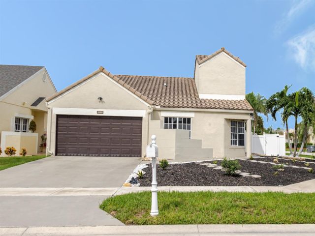  2 BR,  3.00 BTH &nbsp;European style home in Boca Raton
