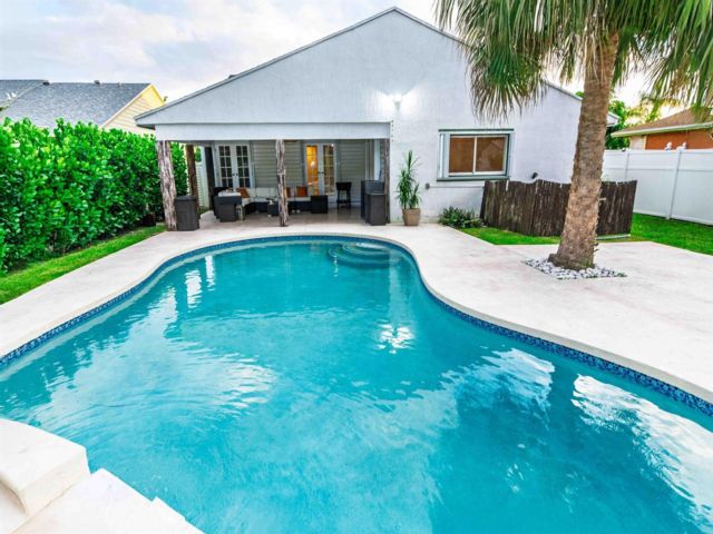  2 BR,  3.00 BTH &nbsp;European style home in Boca Raton