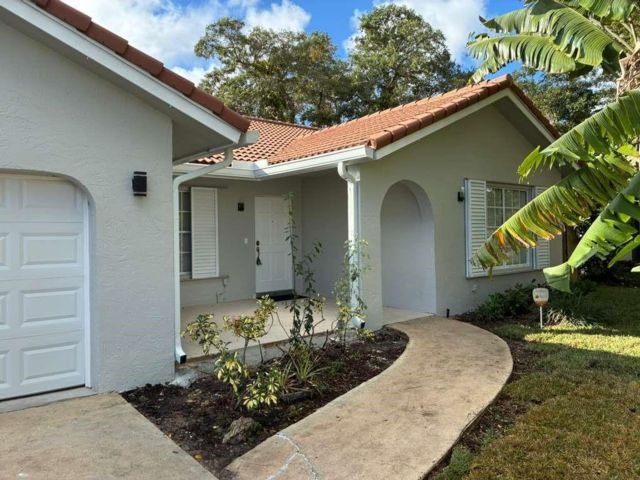  4 BR,  2.00 BTH &nbsp;European style home in Coral Springs