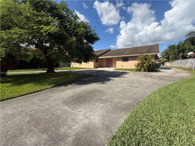  4 BR,  3.00 BTH &nbsp; style home in Miami